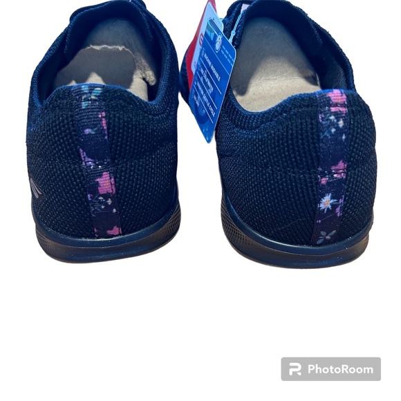 NEW Women’s Sketchers Black Slip On Sneakers - Picture 4 of 8